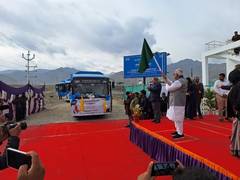 
      
      Union Minister Manohar Lal launches green hydrogen buses in Leh
      
      
