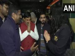 
      
      Madhya Pradesh CM greeted by Indian Diaspora in London
      
      
