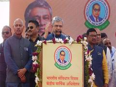 
      
      Railways Minister Vaishnaw announces record 5 lakh recruits over 
      
      