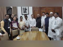 
      
      Nana Patole meets Congress MP Rahul Gandhi and Ravindra Chavan
      
      