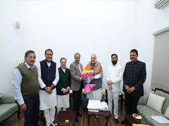 
      
      Mahayuti leaders meet Amit Shah, JP Nadda ahead of govt formation
      
      