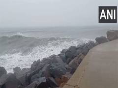 
      
      Chennai experiences high tides, gusty winds 
      
      