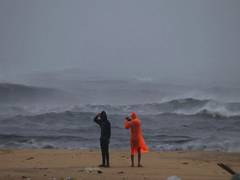 
      
      Cyclone Fengal hits Tamil Nadu coast, set to move west-southwest
      
      