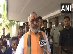 
      
      Giriraj Singh attacks Rahul Gandhi over silent on Bangladesh
      
      