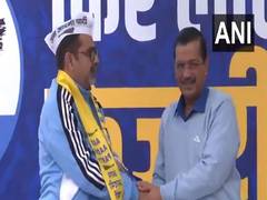 
      
      Delhi: Awadh Ojha joins AAP in presence of party supremo Kejriwal
      
      