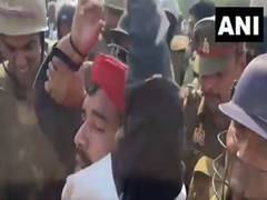 
      
      Police detained protesting farmers
      
      