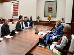 
      
      Kiren Rijiju, L Murugan, Arjun Meghwal calls on Jagdeep Dhankar
      
      