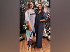 
      
      Divyanka Tripathi Dahiya reunites with Anita Hassanandani
      
      