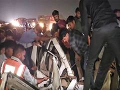 
      
      3 dead, 2 injured  in car-truck collision on Expressway
      
      