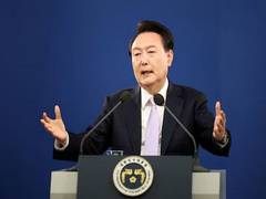 
      
      South Korea political turmoil: Calls grow for president to resign
      
      