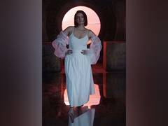 
      
      Singer Roshanara Takes Listeners on an Emotional Journey 
      
      