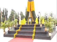
      
      Cmdre Sudheer Parakala lays wreath at Veerula Sainik Smarak
      
      