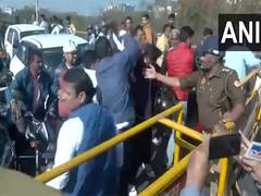 
      
      Scuffle erupts between Congress workers, commuters at Ghazipur
      
      