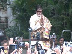
      
      Big B expresses gratitude to fans for 'Sunday darshan' ritual
      
      