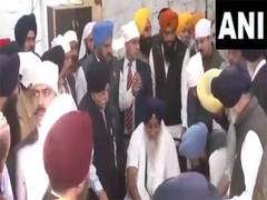 
      
      Sukhbir Badal performs 'seva' at Takhat Sri Kesgarh Sahib 
      
      