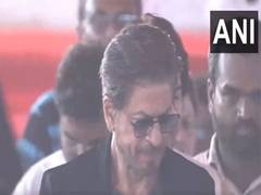 
      
      Shah Rukh Khan attends Maharashtra government oath ceremony
      
      