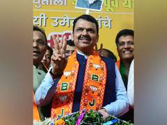 
      
      Devendra Fadnavis signs Rs 5 lakh assistance to Pune patient afte
      
      