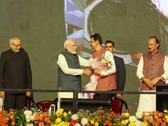 
      
      PM Modi congratulates Devendra Fadnavis 
      
      