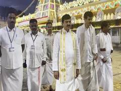 
      
      Telangana Minister Ponguleti Reddy offers prayers with family 
      
      