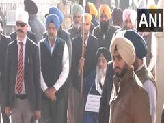 
      
      Punjab: SAD leader Sukhbir Badal continues services as 'sewadar'
      
      