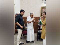 
      
      Kerala CM, PWD Minister meet Gadkari; review NH projects
      
      