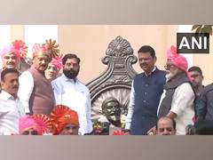 
      
      Maharashtra CM, Deputy CMs pay tribute to  Shivaji Maharaj
      
      