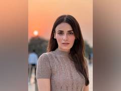
      
      Radhikka Madan shares scenic pictures from her visit to Taj Mahal
      
      