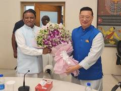 
      
      Singapore High Commissioner meets Odisha CM Majhi
      
      