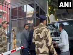
      
      Kejriwal, CM Atishi visit EC to meet Chief Election Commissioner
      
      