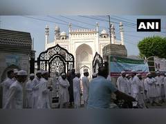 
      
      Darul Uloom Deoband scholars reject Waqf bill
      
      
