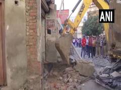 
      
      UP: Bulldozer action carried out against encroachments in Sambhal
      
      