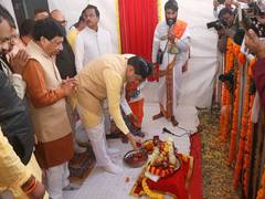 
      
      MP CM performs Bhoomi Pujan of Freeganj railway overbridge 
      
      