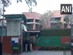 
      
      Over 6 Delhi schools receive bomb threats via e-mail
      
      