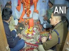 
      
      Sambhal: SP, DM offer prayers at Shiv-Hanuman temple
      
      