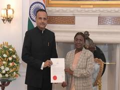 
      
      High Commissioner of India in Mauritius calls on President Murmu
      
      