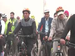 
      
      Mansukh Mandaviya flags off ‘Fit India' cycling movement in Delhi
      
      