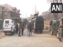 
      
      J-K: Two soldiers sustain injuries, five terrorists neutralized i
      
      