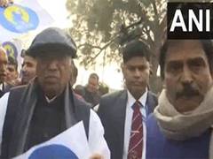 
      
      Rajya Sabha MP Malikarjun Kharge and others stage protest 
      
      