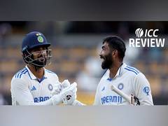 
      
      'Should celebrate, will lift them in series': Ravi Shastri
      
      