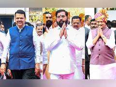 
      
      Maharashtra Cabinet: Fadnavis keeps Home, Shinde gets UD
      
      