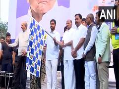 
      
      Sharad Pawar flags off 'Family Run 3.0' marathon in Pune
      
      