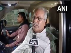 
      
      Bhupesh Baghel meets family of deceased police constable
      
      