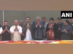 
      
      Vice President Dhankhar pays tribute to Chaudhary Charan Singh
      
      
