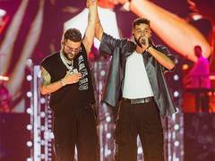 
      
      AP Dhillon, Karan Aujla perform together in Mumbai
      
      