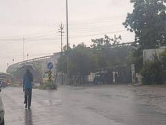 
      
      Rain lashes Kovilpatti for over an hour
      
      