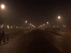 
      
      Dense fog blankets Delhi on Christmas, AQI drops to 'very poor
      
      