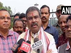 
      
      Dharmendra Pradhan unveils Atal Bhiari Vajpayee's statue
      
      