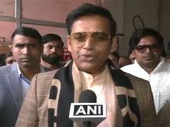 
      
      BJP MP Ravi Kishan distributes fruits at women's hospital 
      
      