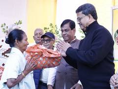 
      
      Tripura CM Saha distributes blankets to underprivileged p[eople 
      
      
