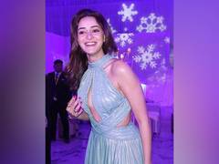 
      
      Ananya Panday raises glam quotient at Christmas bash
      
      